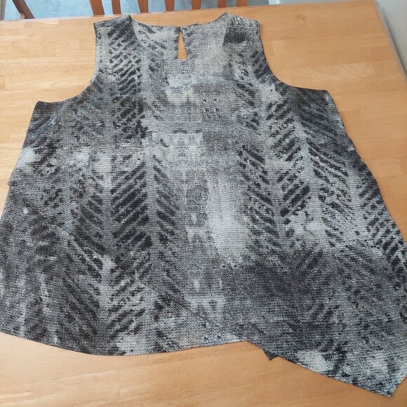 Worthington Plus Size Black and Grey Symmetrical Sleeveless Top Women's 2X - Picture 8 of 10